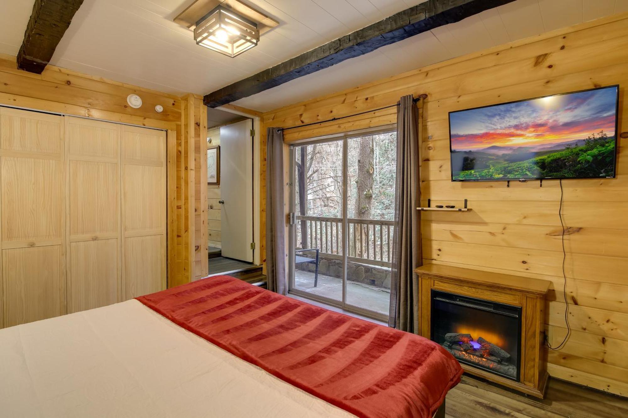 Gatlinburg A-Frame Home With Hot Tub Near Parkway Esterno foto