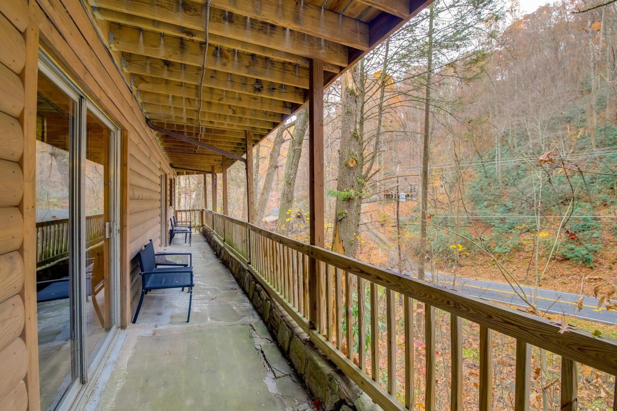 Gatlinburg A-Frame Home With Hot Tub Near Parkway Esterno foto