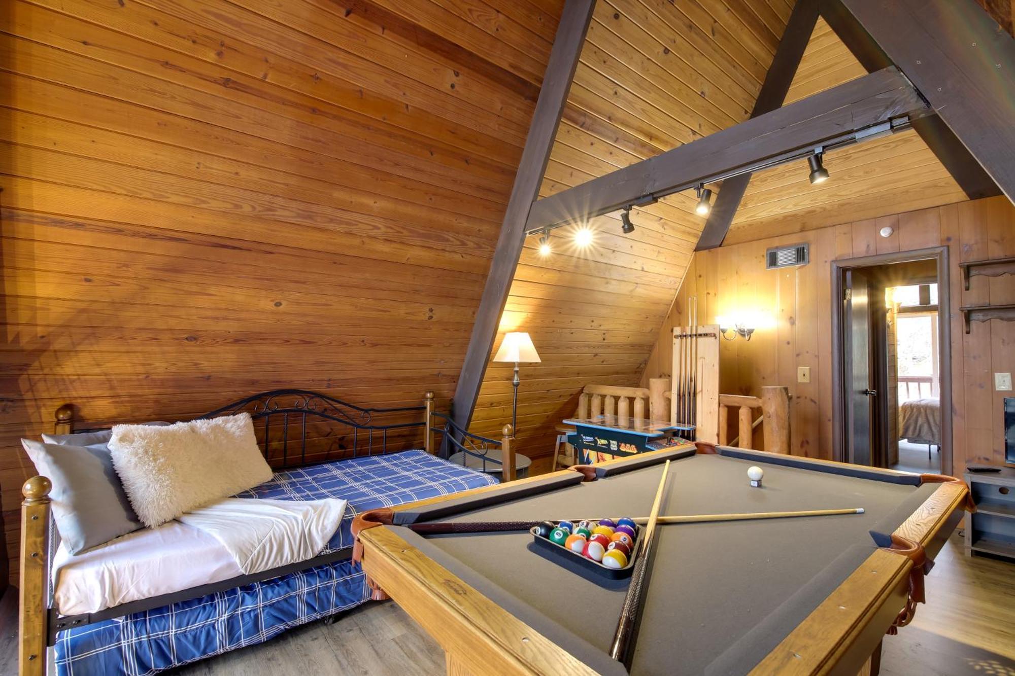 Gatlinburg A-Frame Home With Hot Tub Near Parkway Esterno foto