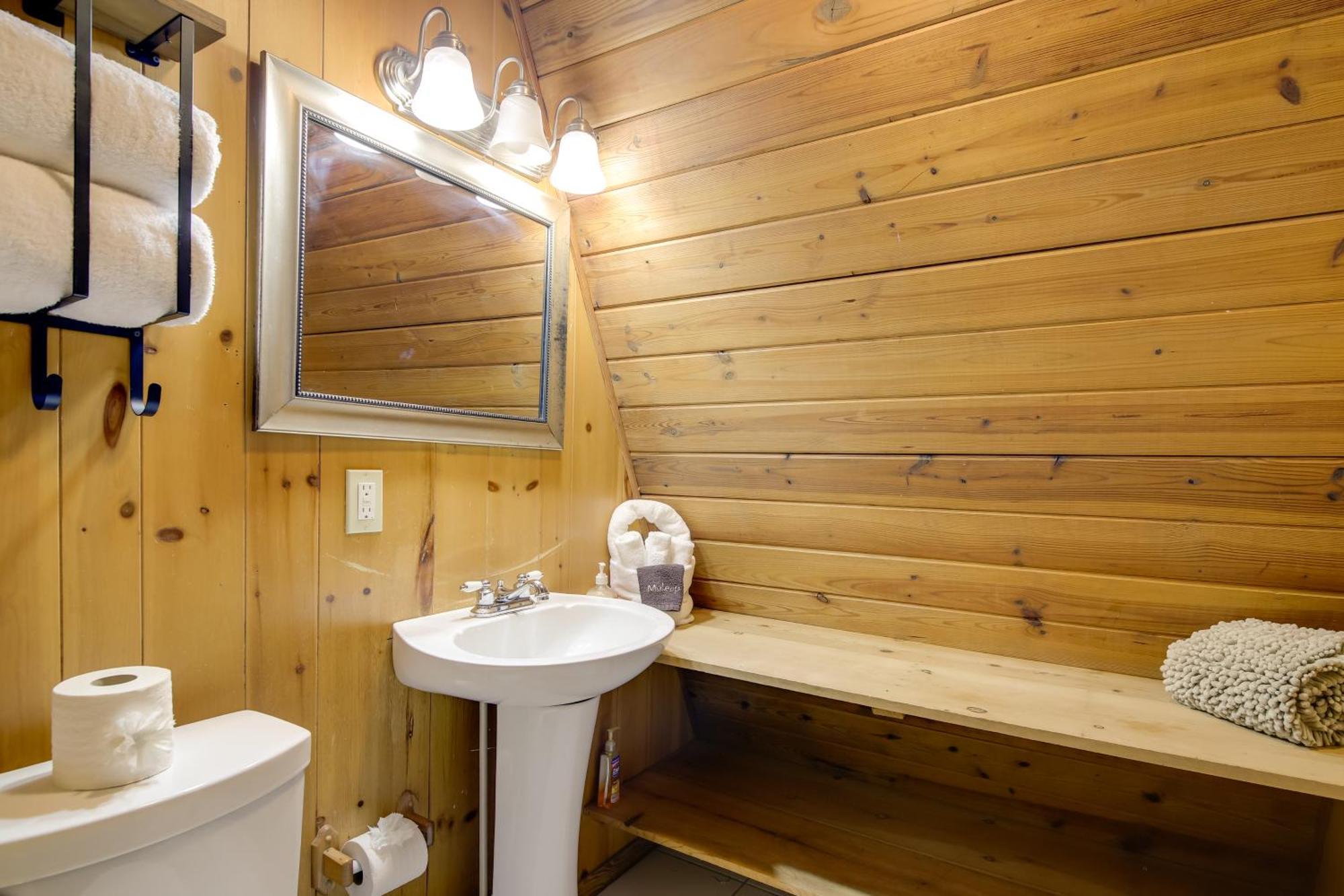 Gatlinburg A-Frame Home With Hot Tub Near Parkway Esterno foto