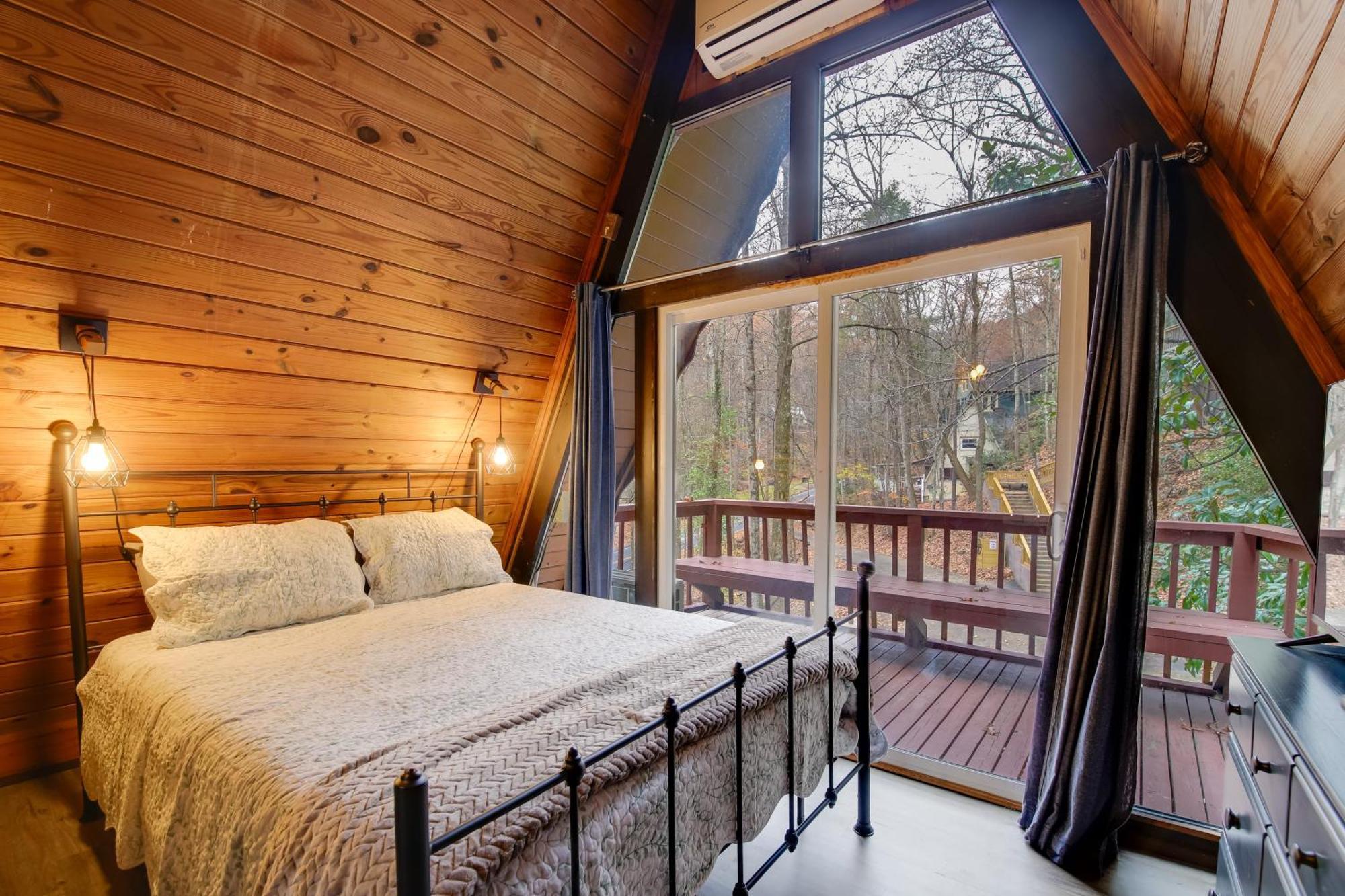 Gatlinburg A-Frame Home With Hot Tub Near Parkway Esterno foto