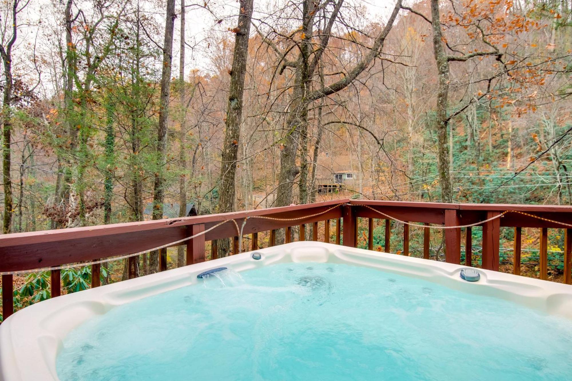 Gatlinburg A-Frame Home With Hot Tub Near Parkway Esterno foto